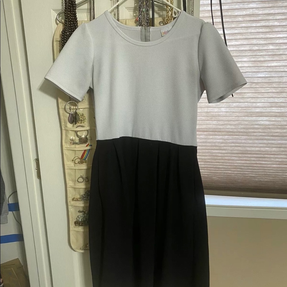 Lularoe Black & White Large Amelia Pocket Dress